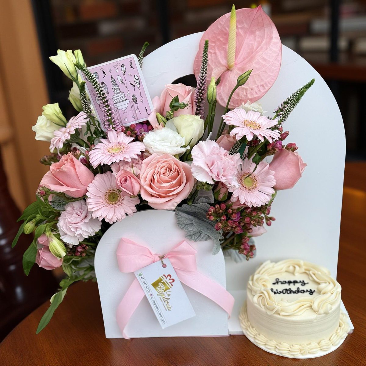 🌸 Combo Celebración Premium: Flores + Mini Pastel - La Regalería